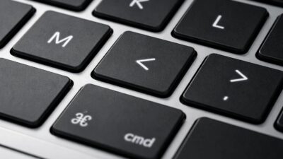 découvrez comment utiliser correctement le signe inférieur sur clavier et évitez les erreurs courantes grâce à nos astuces simples et efficaces.