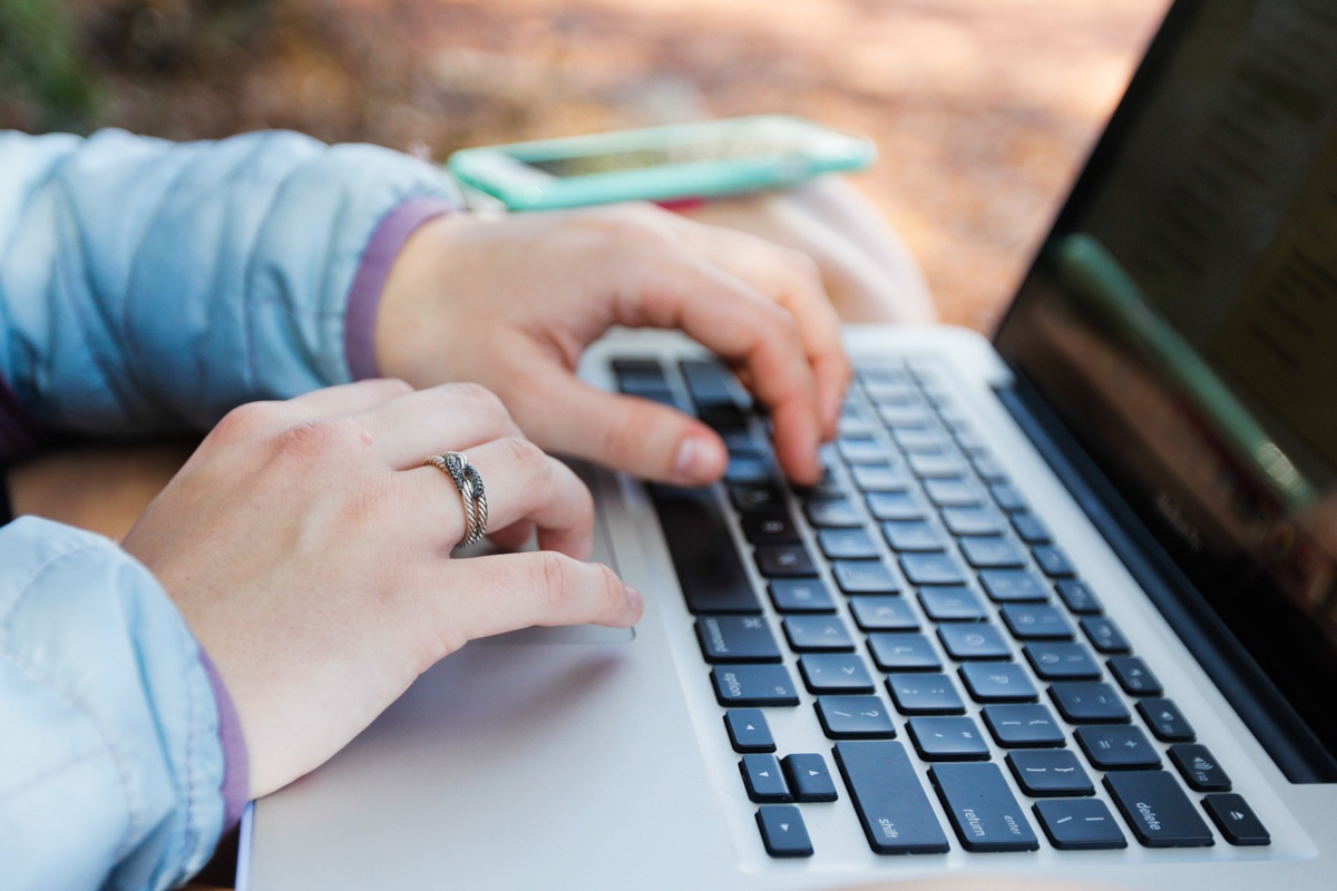 Oû se trouve la touche del sur un clavier d