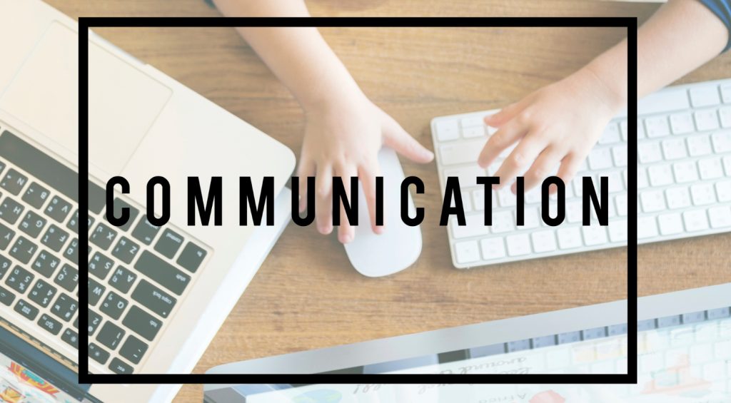 image représentant un homme travaillant dans le domaine de la communication