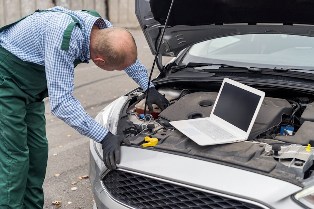 installer pièces d'automobiles