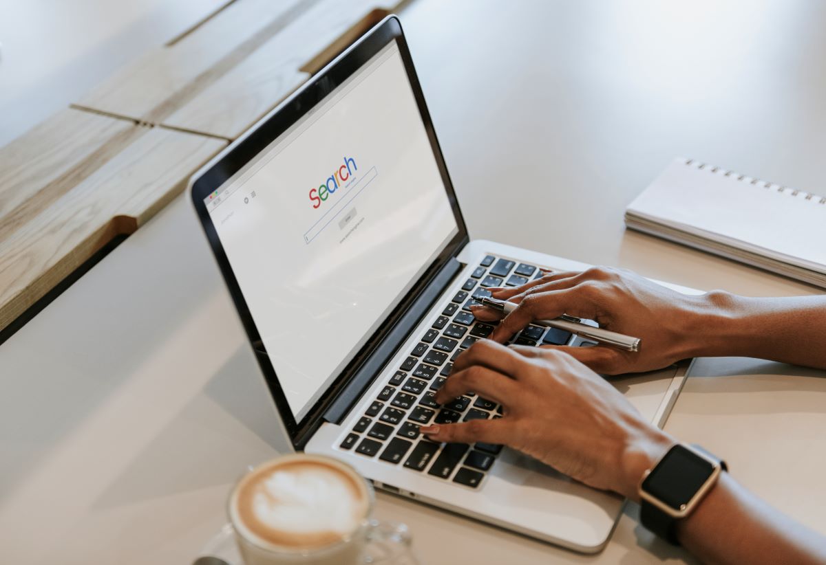 Requête a écrire pour demander au moteur de recherche des pages web — free download