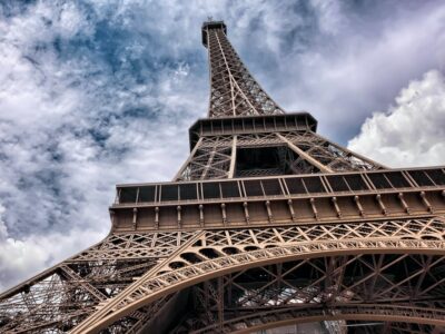 tour eiffel contre-plongée